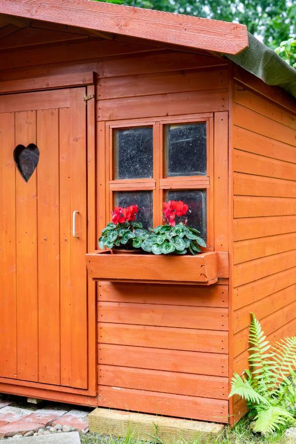 Red Cherry House Watford  Eksteriør billede